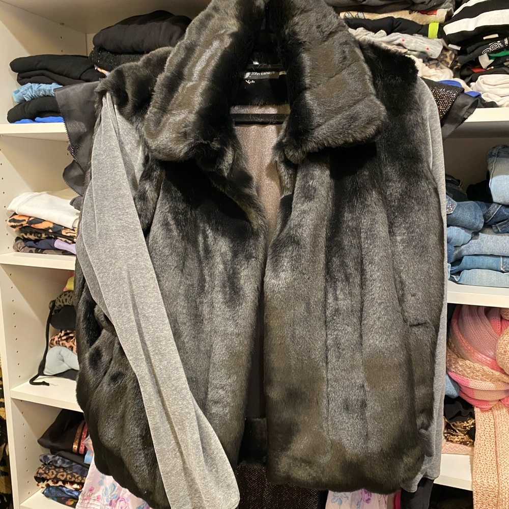 Vest with sleeves